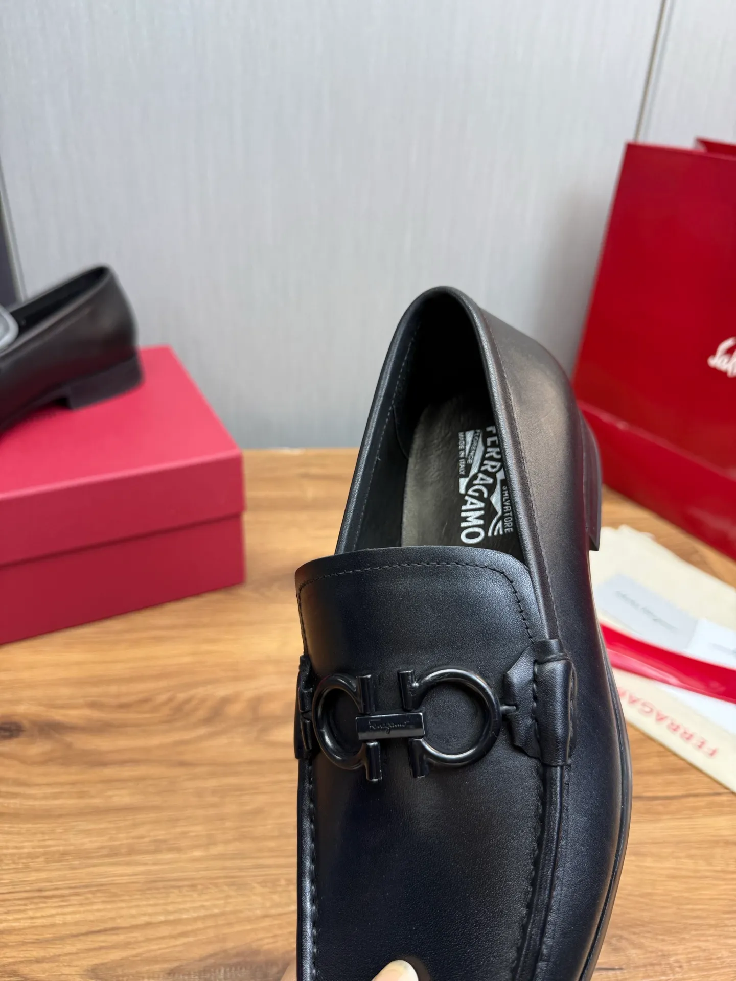 Men's shoes 💰760💰 Ferragamo. [Ferragamo] Men's Loaf leather shoes, the latest hot style, 1:1 original purchase quality, top quality, imported open-edge beaded cowhide leather on the upper, hand-made three-dimensional stitching highlights the round toe design, the inner feet are made of imported cowhide, with original wear-resistant rubber outsole, matching code 39-44, (38, 45 custom-made, non-refundable)